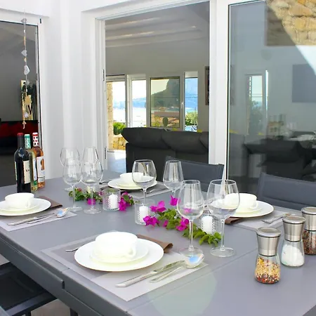 Mediterranean In With Private Pool. וילה
