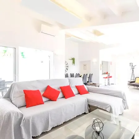 וילה Mediterranean In With Private Pool. *