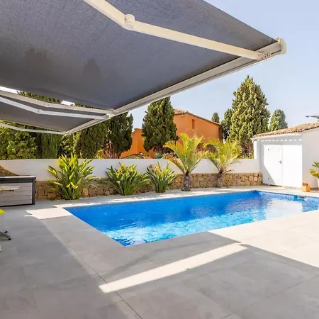 Mediterranean In With Private Pool. קלפה