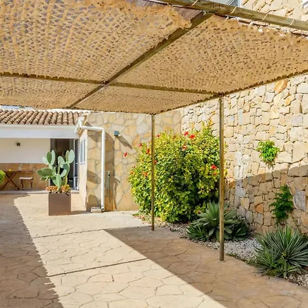 Mediterranean In With Private Pool. קלפה