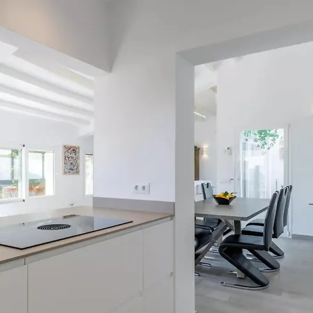 וילה Mediterranean In With Private Pool. קלפה