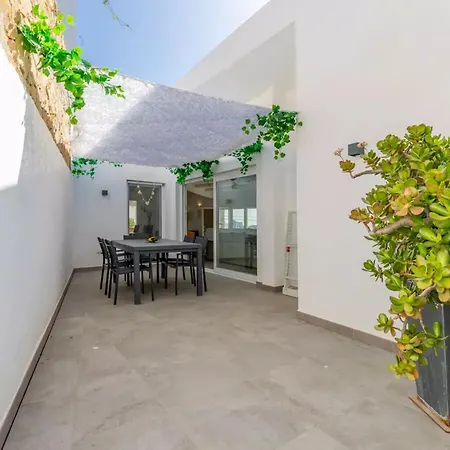 Mediterranean In With Private Pool. קלפה