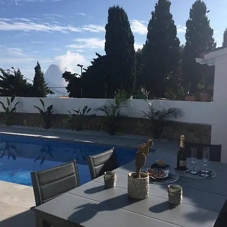 Mediterranean In With Private Pool. וילה