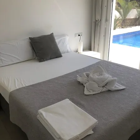 Mediterranean In With Private Pool. וילה קלפה
