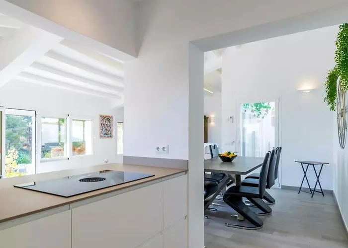 Villa Mediterranean In With Private Pool.