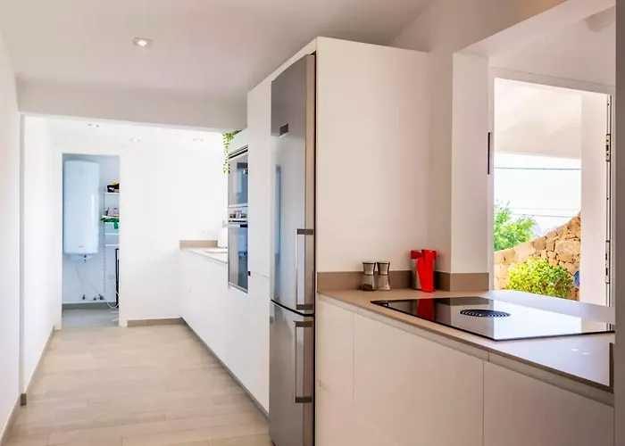 Villa Mediterranean In With Private Pool.